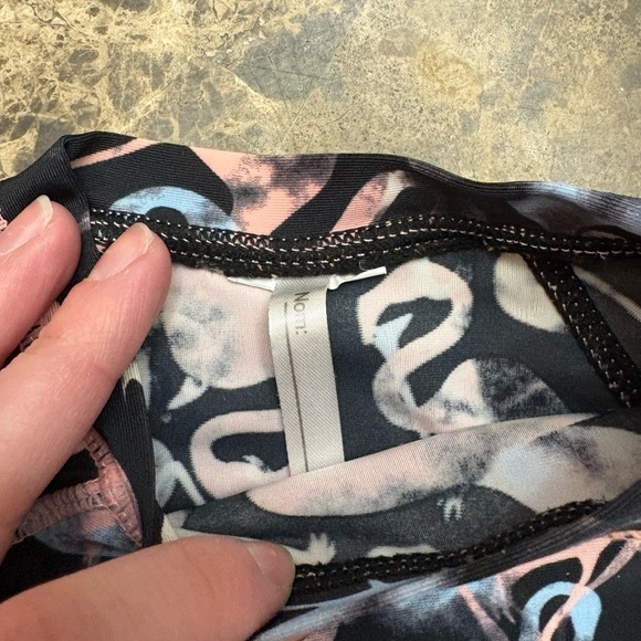 4/30$ H&M & Tag bundles of swimwear 12-18 months - Picture 4 of 9